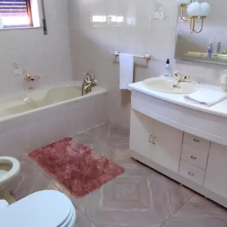 Casa 5 Quartos Em * Bouro