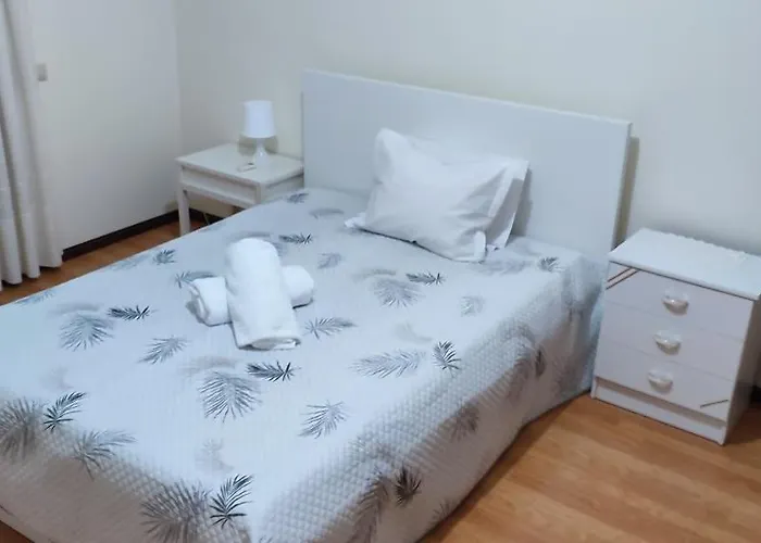 Casa 5 Quartos Em בית נופש Bouro