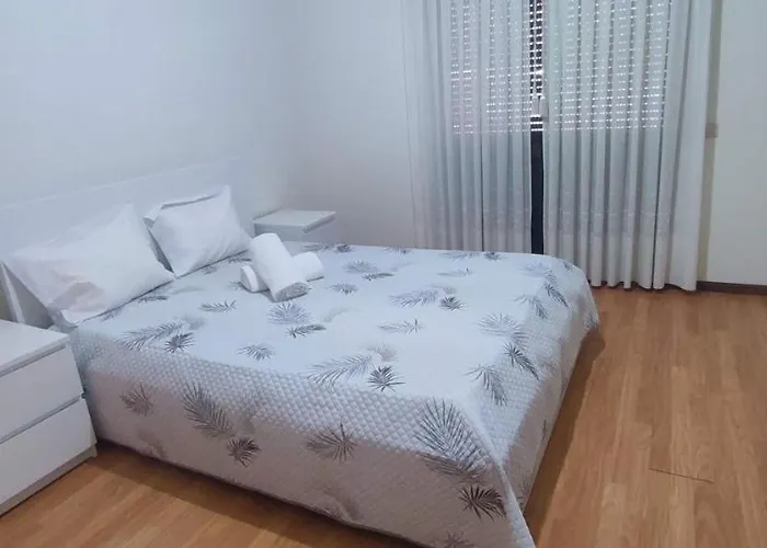 Casa 5 Quartos Em * Bouro