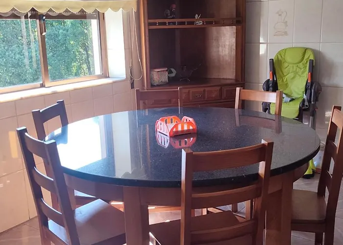 Casa 5 Quartos Em בית נופש Bouro