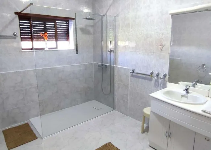 Casa 5 Quartos Em 度假居 布罗